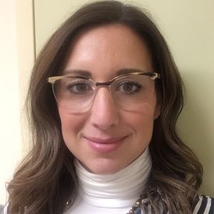 Meet your Posher, Adrianne